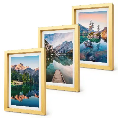 Composizione di 3 quadri con laghi di montagna riflessi nell'acqua e nella foresta