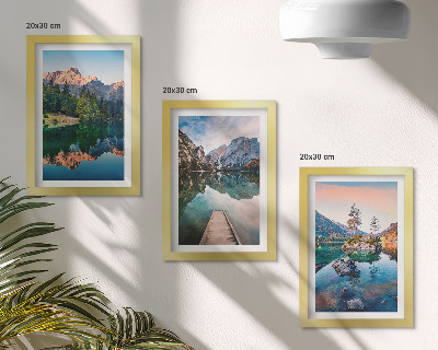 Composizione di 3 quadri Laghi di montagna con riflessi nell'acqua e nella foresta