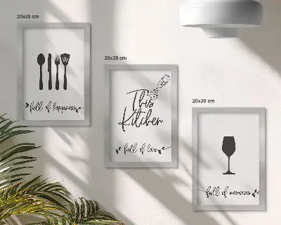 Trittico incorniciato con modelli di utensili da cucina e iscrizioni decorative