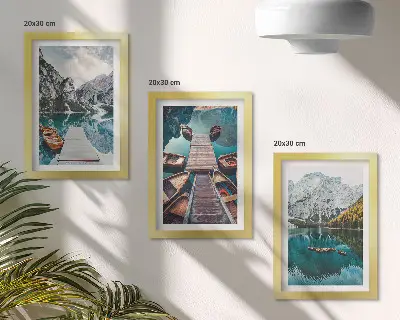 Composizione di 3 quadri lago con pontili di legno e montagne