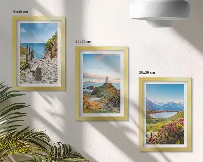 Composizione di 3 quadri con vista del faro, della spiaggia, delle montagne e dei fiori