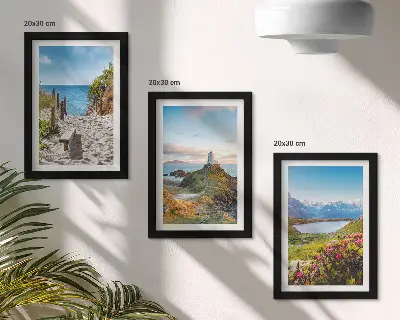 Composizione di 3 quadri con vista del faro, della spiaggia, delle montagne e dei fiori