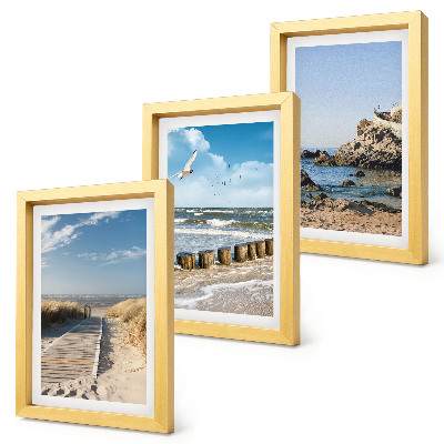 Trittico incorniciato Spiaggia con passerella in legno, mare e scogliere a picco sul mare.
