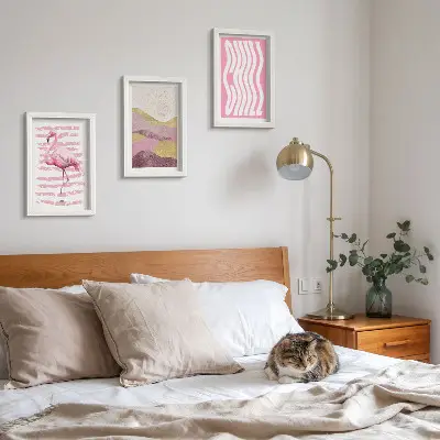 Composizione di 3 quadri con fenicotteri rosa, paesaggio montano pastello e scritta rilassante