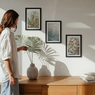 Composizione di 3 quadri con piante tropicali e uccelli colorati in natura