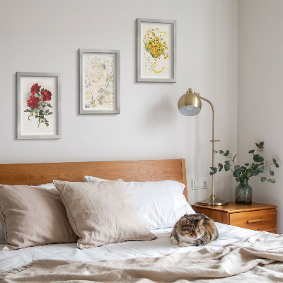 Composizione di 3 quadri Rose rosse, figura bianca, fiori gialli in un vaso