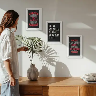 Composizione di 3 quadri con slogan motivazionali per la formazione e lo sviluppo personale