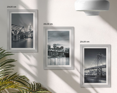 Composizione di 3 quadri Ponti e architettura urbana in diverse tonalità di grigio.