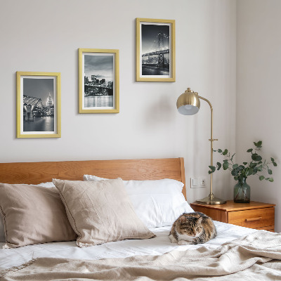 Composizione di 3 quadri Ponti e architettura urbana in diverse tonalità di grigio.