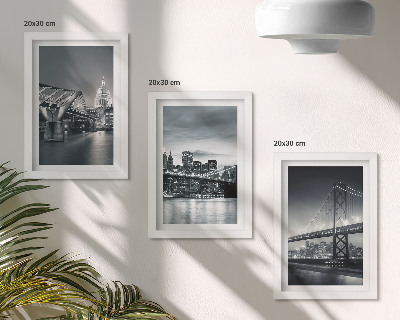 Composizione di 3 quadri Ponti e architettura urbana in diverse tonalità di grigio.