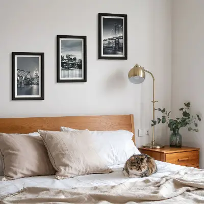 Composizione di 3 quadri con ponti e architettura urbana in diverse tonalità di grigio