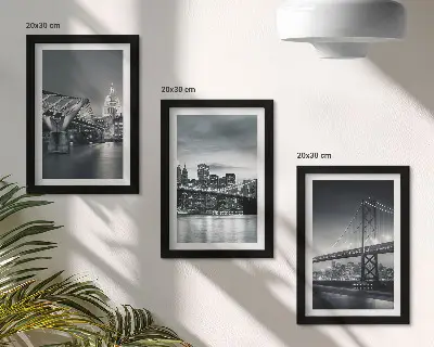 Composizione di 3 quadri con ponti e architettura urbana in diverse tonalità di grigio