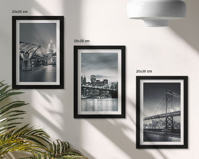 Composizione di 3 quadri Ponti e architettura urbana in diverse tonalità di grigio.