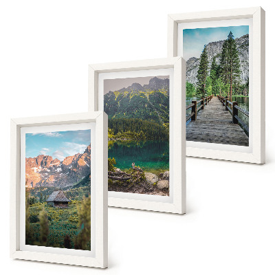 Composizione di 3 quadri Paesaggi montani con un lago e un pontile di legno.
