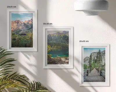 Composizione di 3 quadri paesaggi montani con lago e pontile in legno