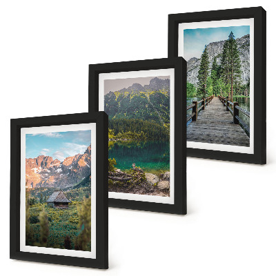 Composizione di 3 quadri Paesaggi montani con un lago e un pontile di legno.
