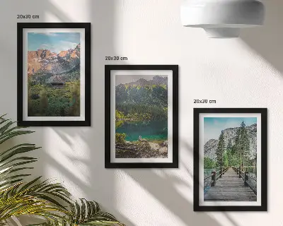 Composizione di 3 quadri paesaggi montani con lago e pontile in legno