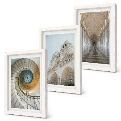 Trittico incorniciato La scala a chiocciola della cattedrale, la vista della facciata dell'edificio e un corridoio piastrellato.