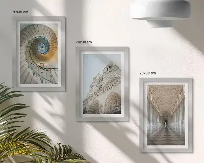 Trittico incorniciato con la scala a chiocciola della cattedrale, la vista della facciata dell'edificio e un corridoio piastrellato