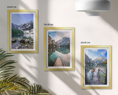 Trittico incorniciato Montagne, laghi e ponti di legno sull'acqua