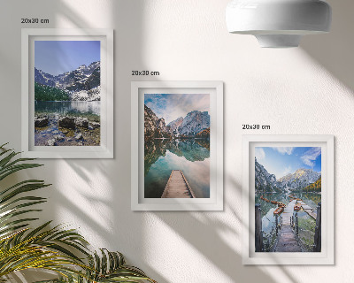 Trittico incorniciato Montagne, laghi e ponti di legno sull'acqua