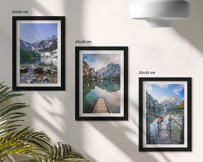 Trittico incorniciato Montagne, laghi e ponti di legno sull'acqua
