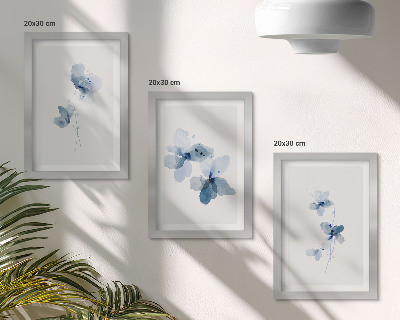 Composizione di 3 quadri Fiori nelle tonalità del blu su uno sfondo chiaro