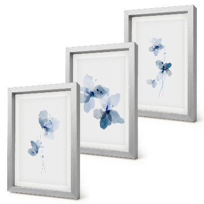 Composizione di 3 quadri Fiori nelle tonalità del blu su uno sfondo chiaro