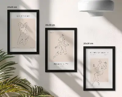Composizione di 3 quadri con sagome lineari di donne in stile minimalista