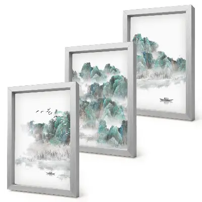 Composizione di 3 quadri montagne tra le nuvole con uccelli e una barca sull'acqua in stile japandi