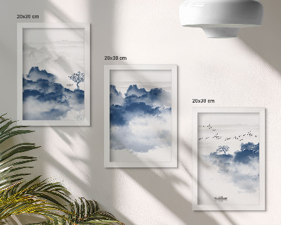 Trittico incorniciato Montagne di nuvole con alberi e uccelli sullo sfondo