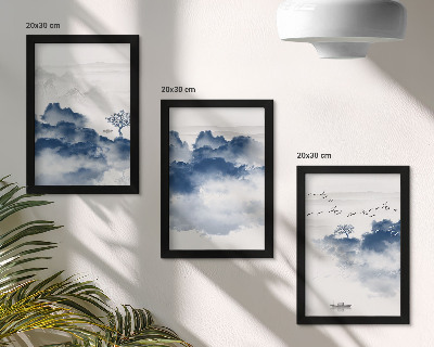 Trittico incorniciato Montagne di nuvole con alberi e uccelli sullo sfondo