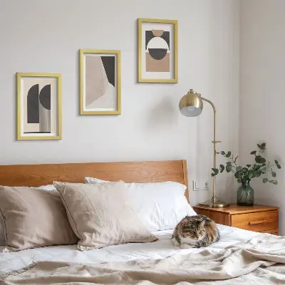 Composizione di 3 quadri con forme astratte nelle tonalità del beige e del marrone