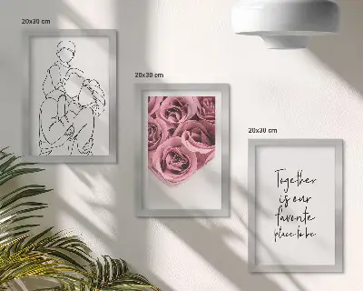 Trittico incorniciato con illustrazione line art di bouquet di rose e scritta casa