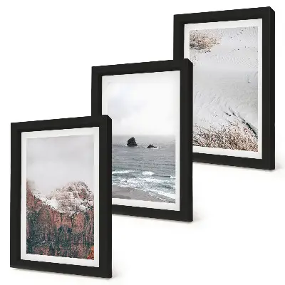 Trittico incorniciato con paesaggio di montagne, nuvole, mare e sabbia in tonalità naturali