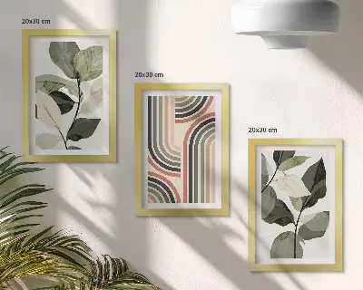 Trittico incorniciato con motivi vegetali e disegni geometrici in varie tonalità di verde