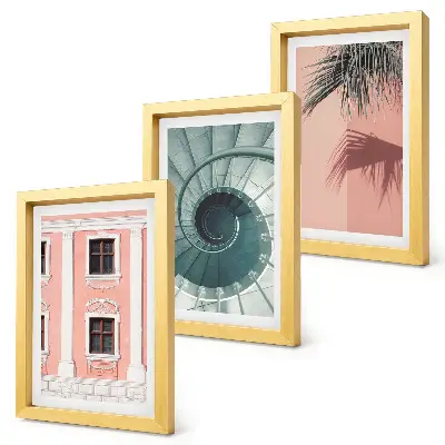 Trittico incorniciato con architetture dai toni pastello e motivi a spirale