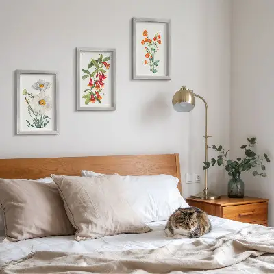 Composizione di 3 quadri con stampe di composizioni floreali in stile vintage retrò