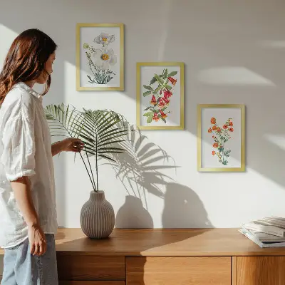 Composizione di 3 quadri con stampe di composizioni floreali in stile vintage retrò