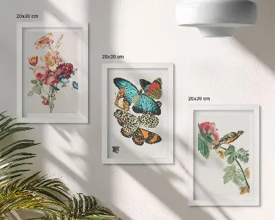 Trittico incorniciato con fiori, farfalle e un uccellino in tonalità pastello
