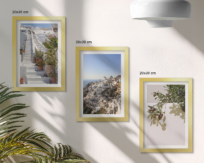 Trittico incorniciato Scale bianche a Santorini con vista sulla città