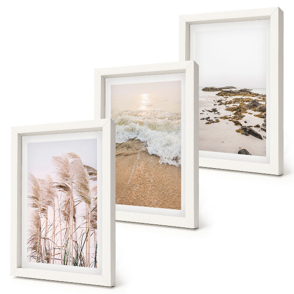 Trittico incorniciato Onde d'erba sulla spiaggia e pietre in riva al mare, stile boho