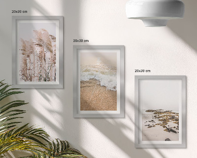 Trittico incorniciato Onde d'erba sulla spiaggia e pietre in riva al mare, stile boho