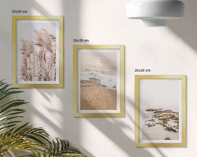 Trittico incorniciato Onde d'erba sulla spiaggia e pietre in riva al mare, stile boho