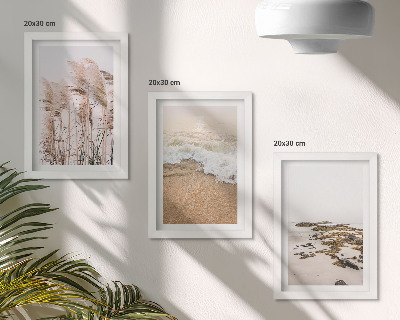 Trittico incorniciato Onde d'erba sulla spiaggia e pietre in riva al mare, stile boho