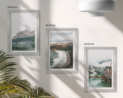Composizione di 3 quadri Paesaggi montani con spiaggia e casa in legno