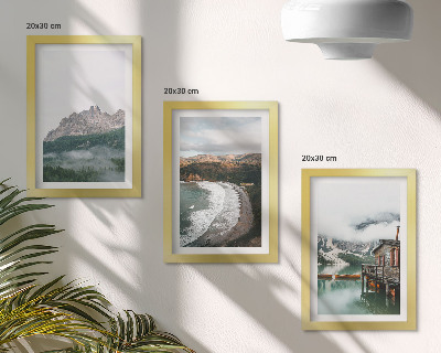 Composizione di 3 quadri Paesaggi montani con spiaggia e casa in legno