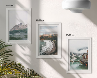 Composizione di 3 quadri Paesaggi montani con spiaggia e casa in legno