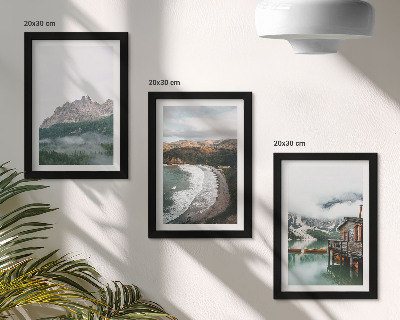 Composizione di 3 quadri Paesaggi montani con spiaggia e casa in legno