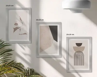 Forme geometriche astratte e il volto di una donna composizione di 3 quadri